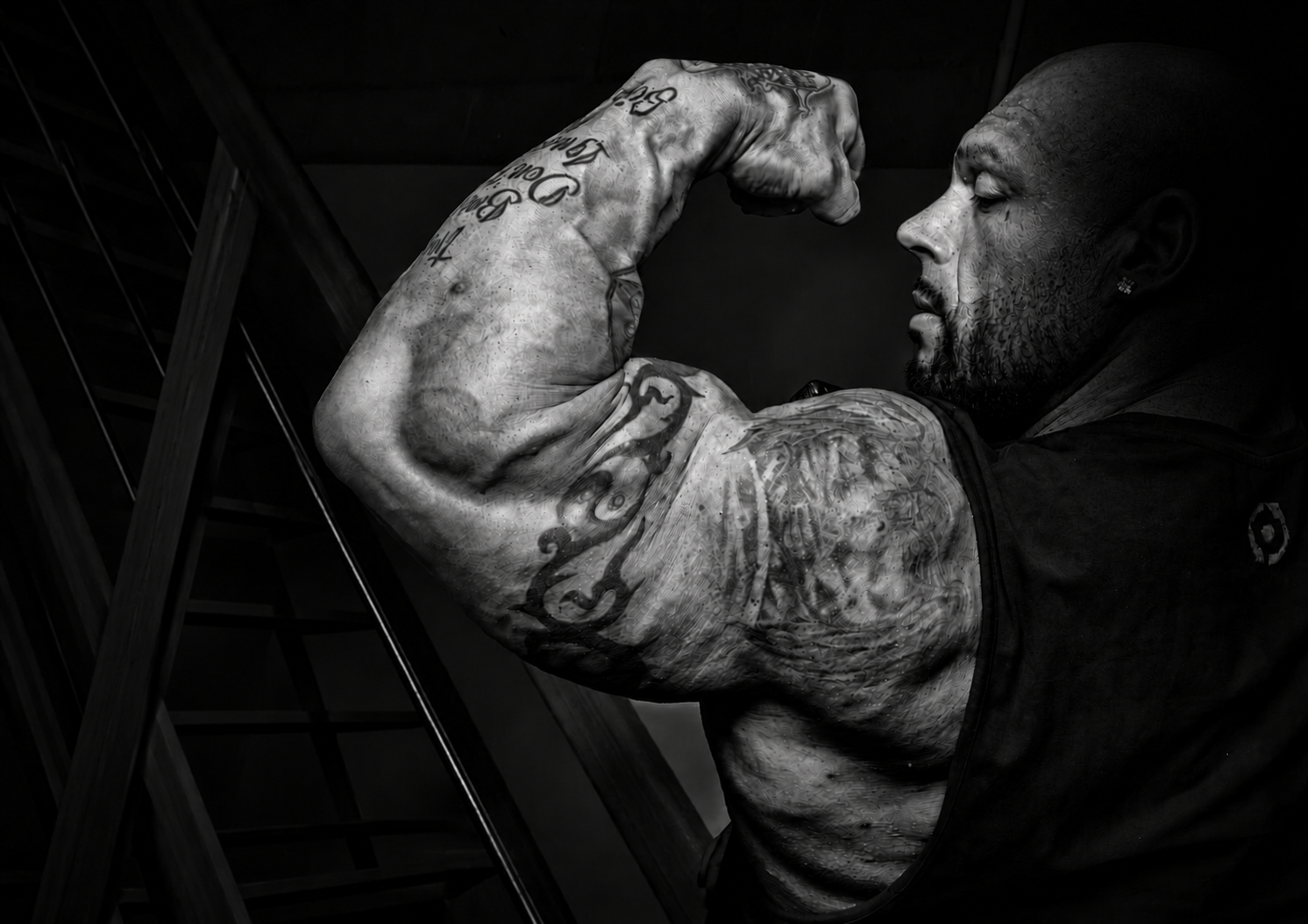 Morgan Aste flexing his arm